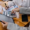 یک نرم افزار حسابداری دامپزشکی خوب مانن نرم افزار پتزی تسلط شما را بر فرایندهای مالی کسب و کارتان افزایش می دهد.